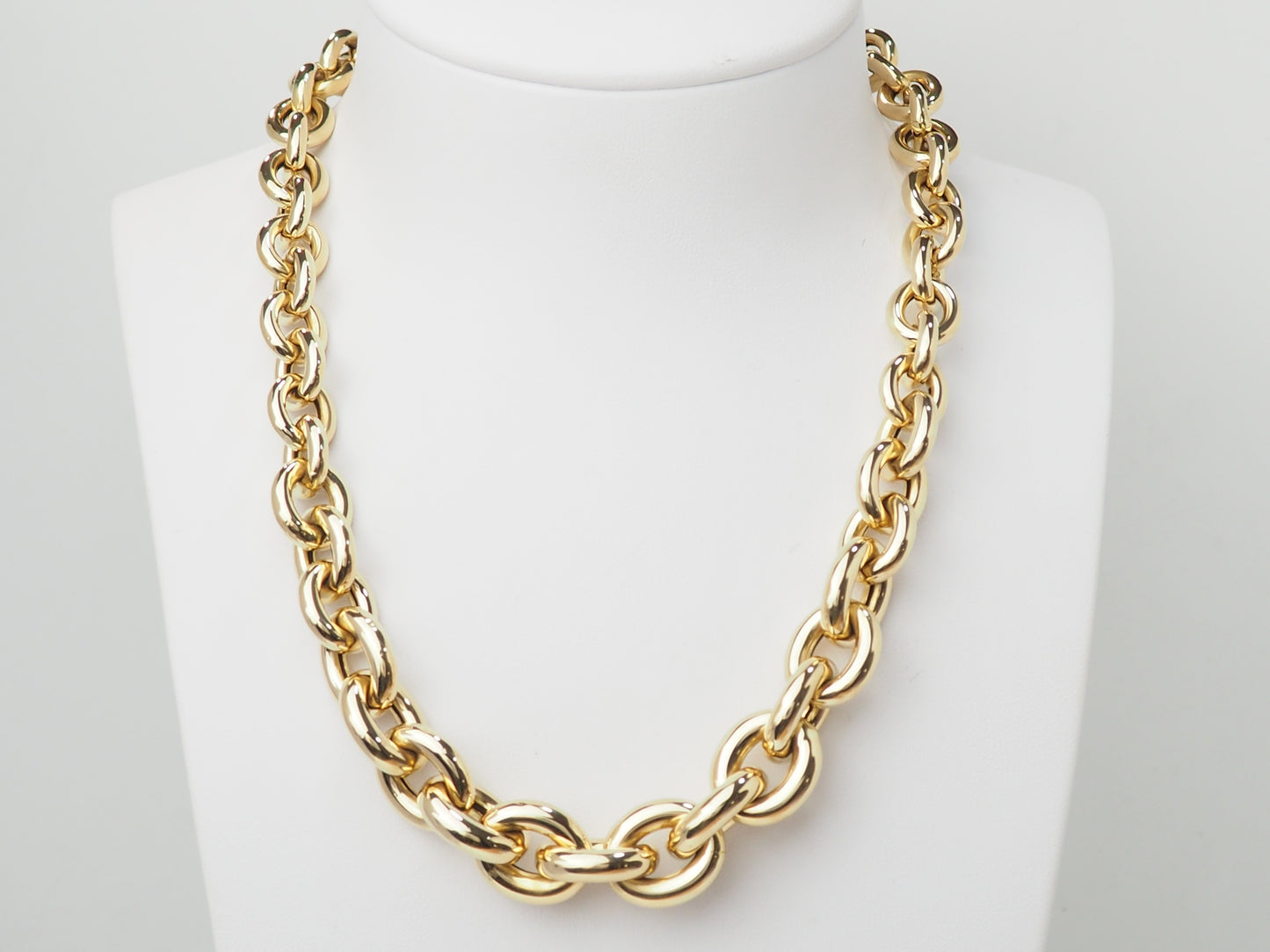 Collier maille forçat ronde en chute en or jaune