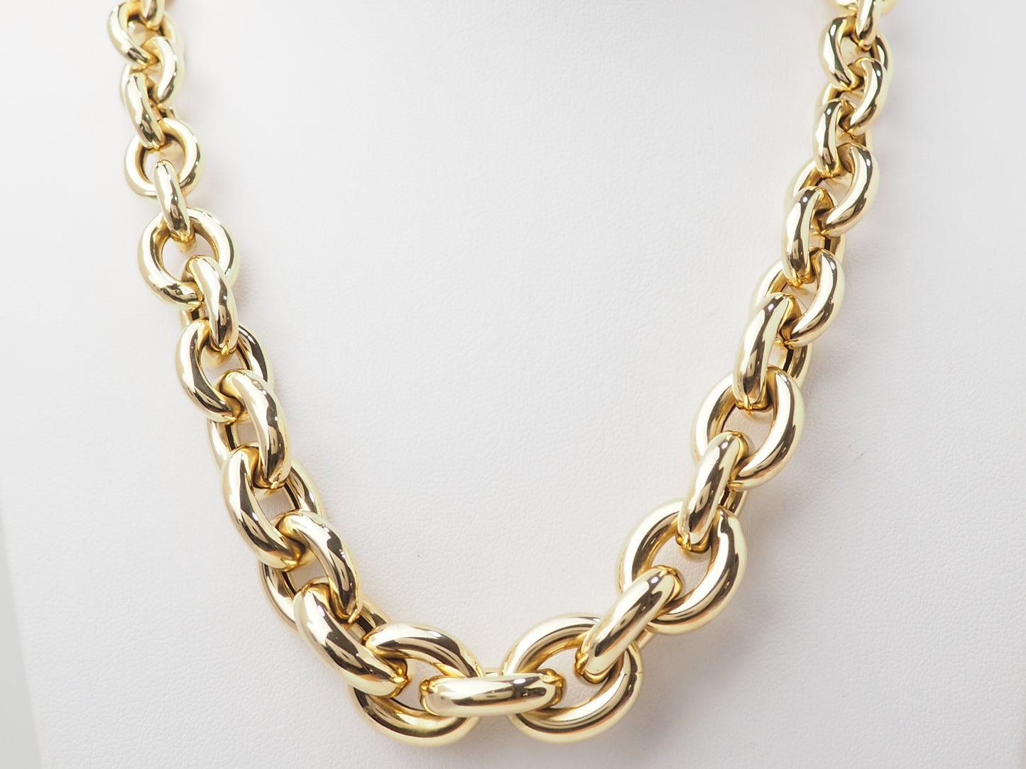 Collier maille forçat ronde en chute en or jaune