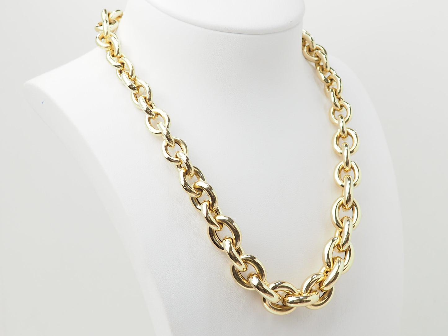 Collier maille forçat ronde en chute en or jaune