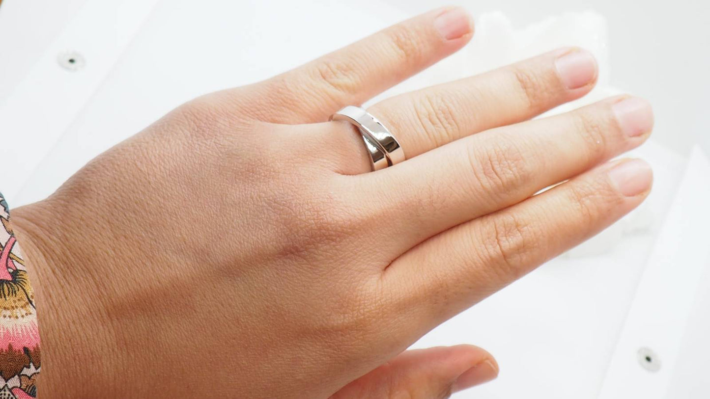 Bague Cartier Paris Nouvelle Vague en or blanc