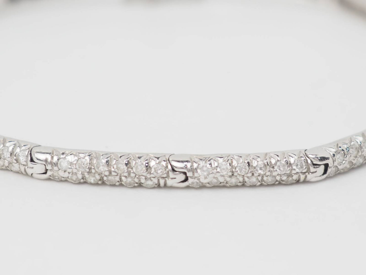 Bracelet rivière en or blanc et diamants 1.10cts