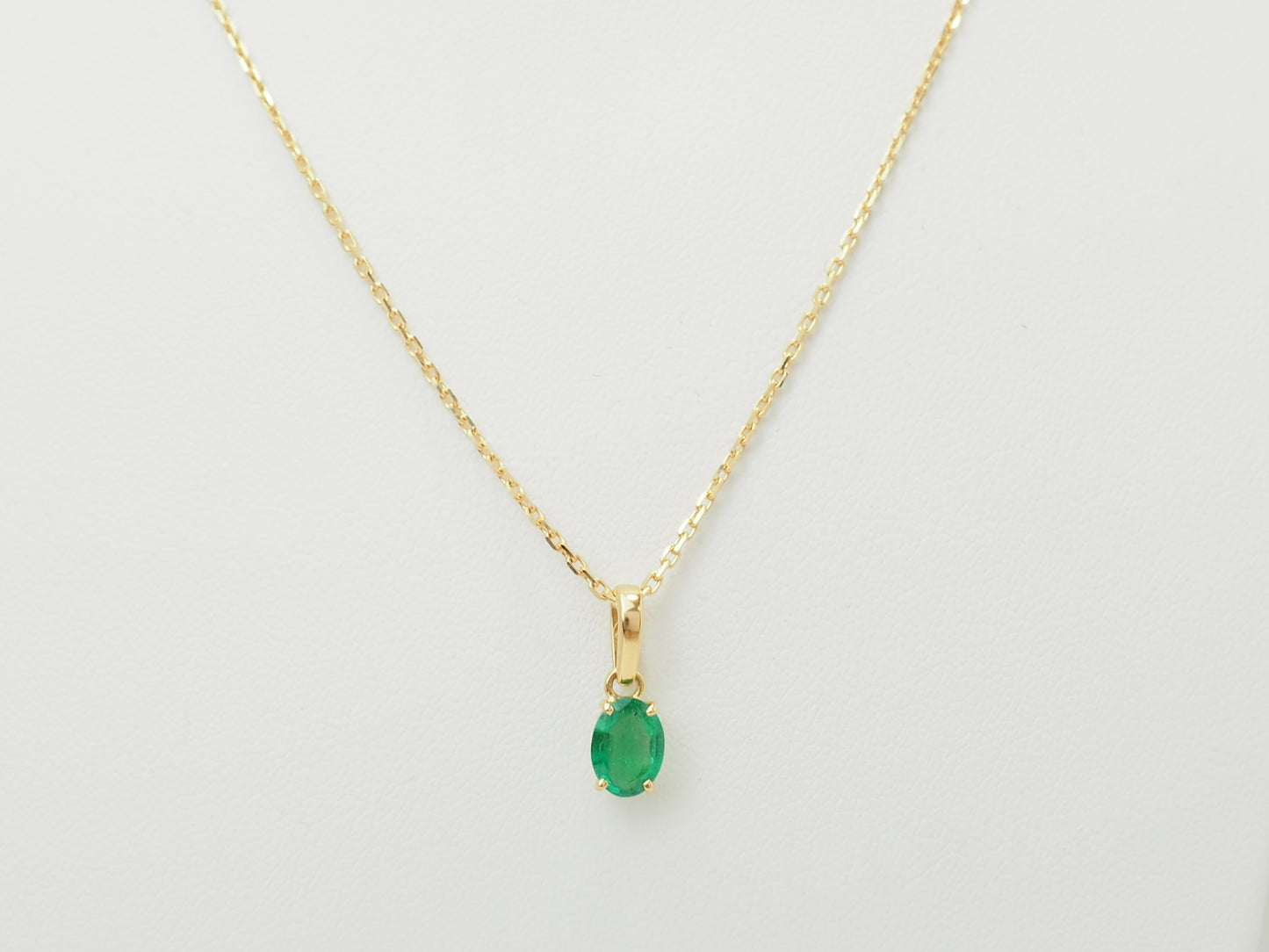 Pendentif émeraude naturelle 0,65 carat en or jaune