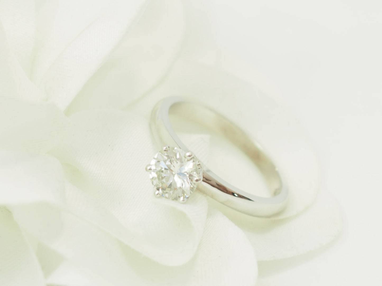 Solitaire diamant 0,94 carat certifié LFG en or blanc