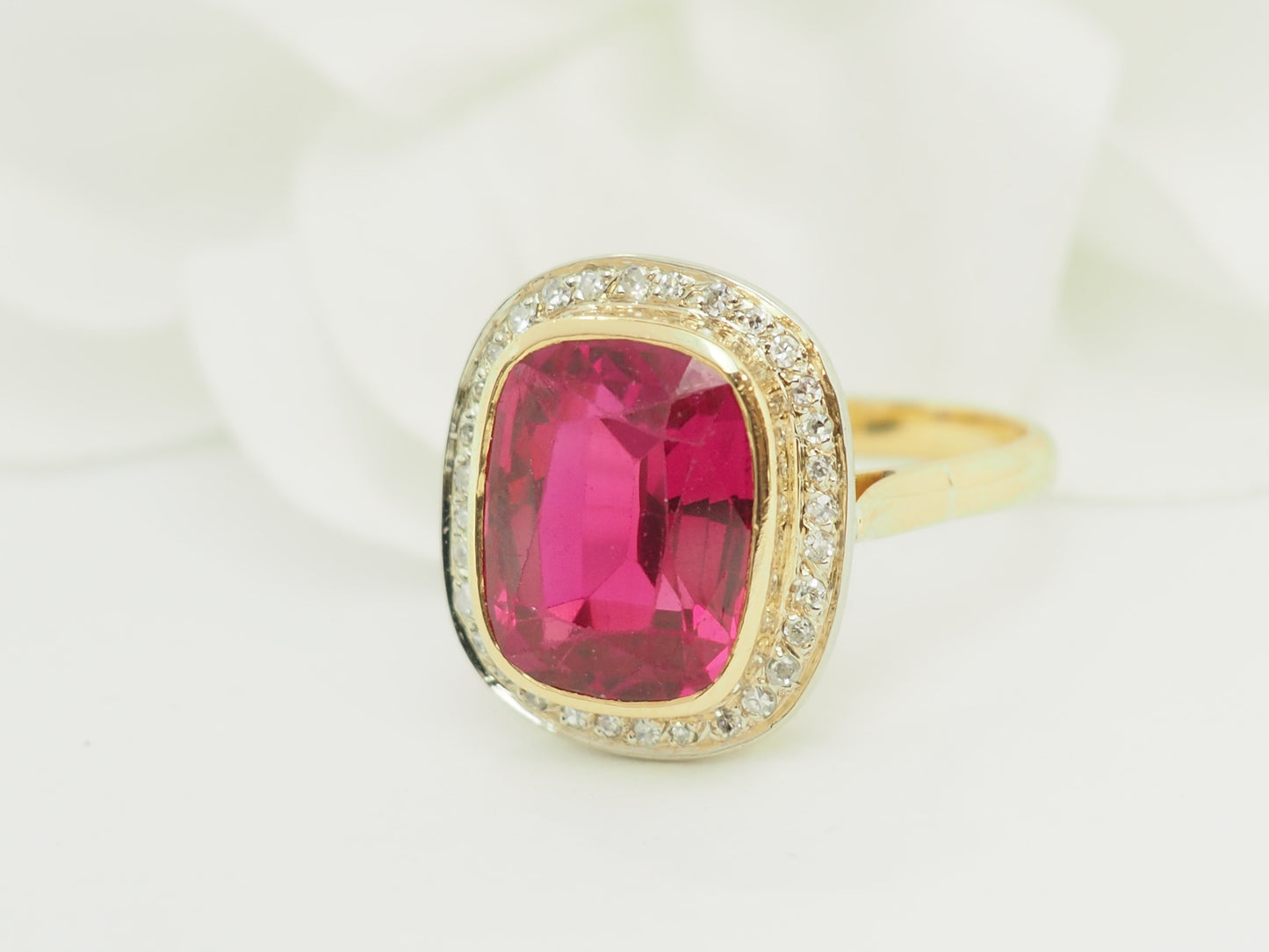 Bague Art nouveau en or jaune rubis de Verneuil et diamants