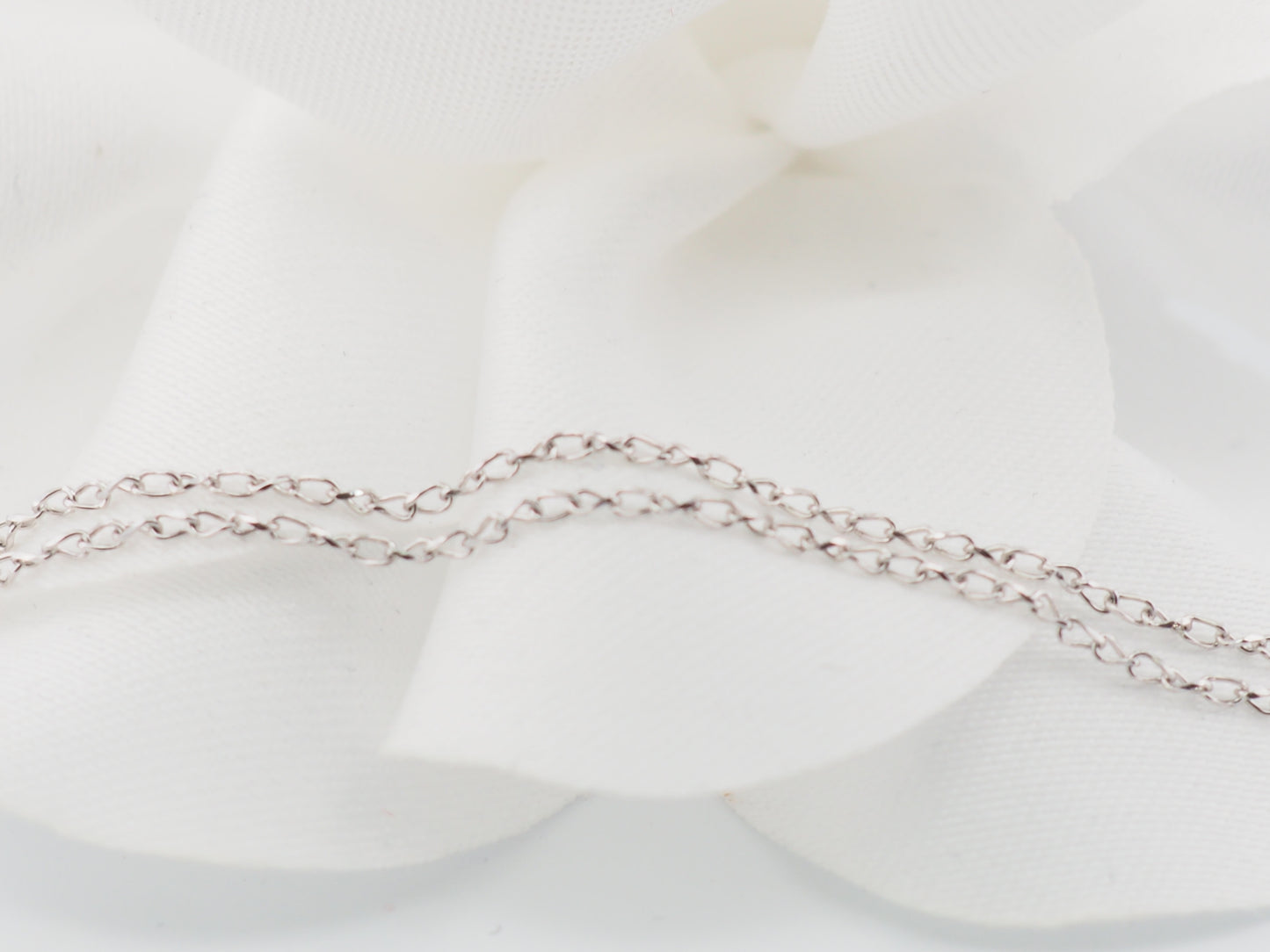 Collier pendentif coeur en or blanc et diamants