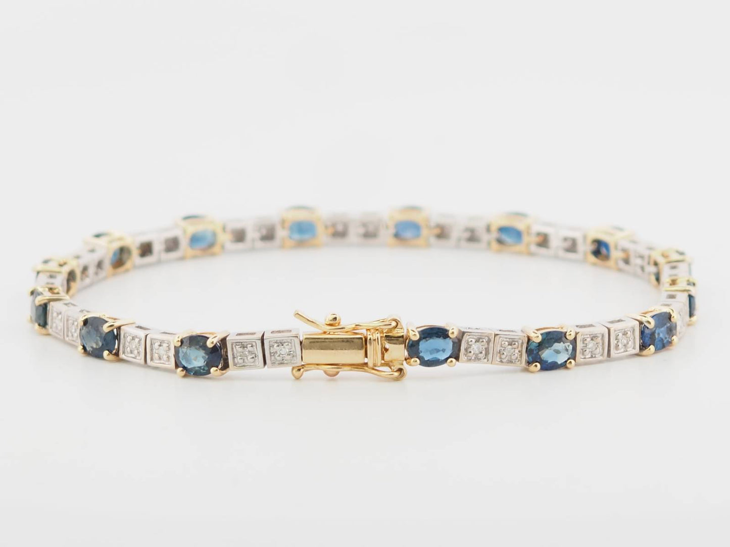 Bracelet souple en or bicolore, saphir et diamants