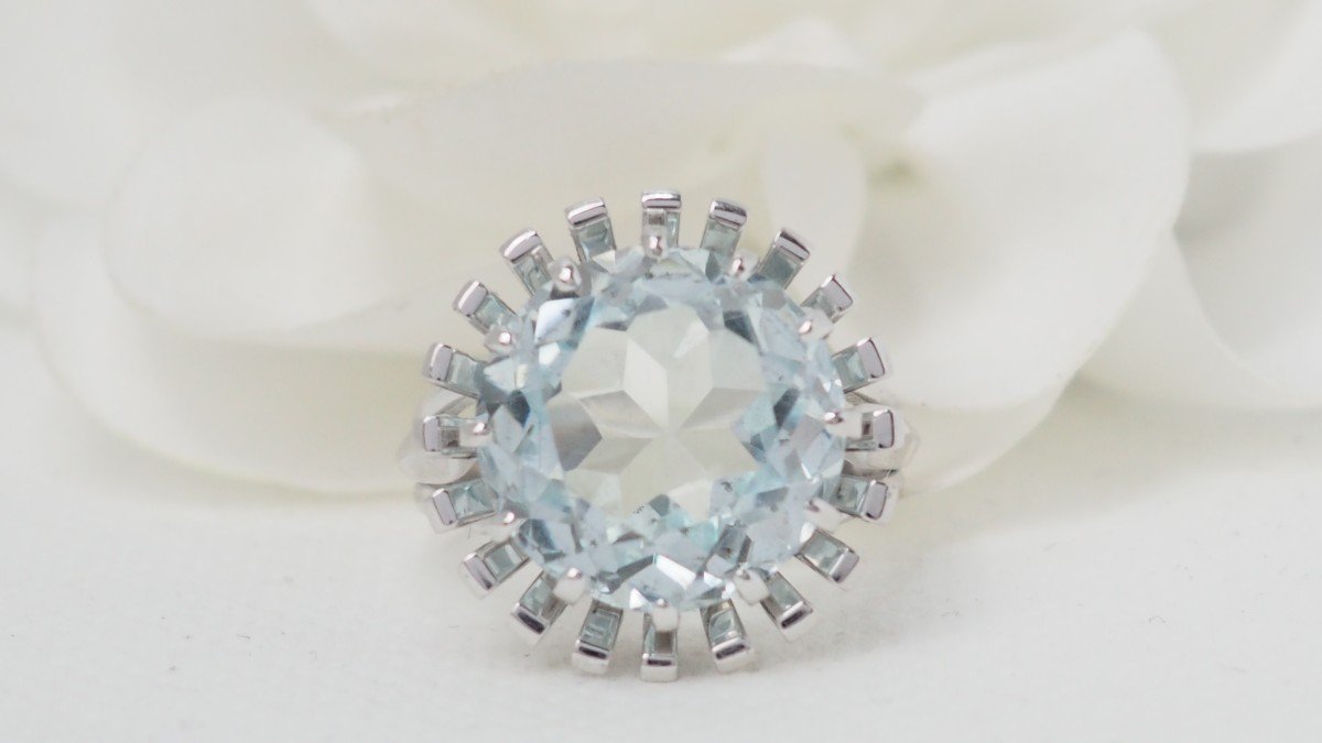 Bague vintage en or blanc et aigue marine