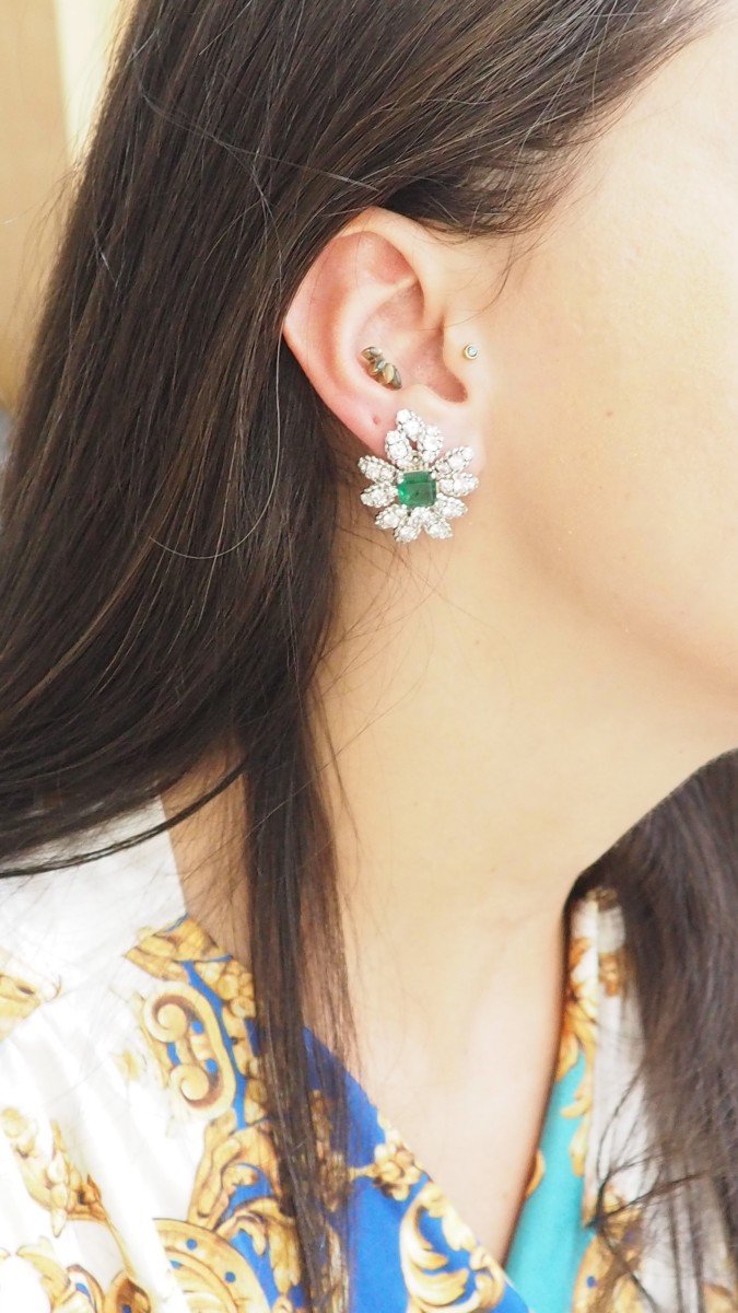 Boucles d'Oreilles En Or Blanc  Diamants Et Emeraudes