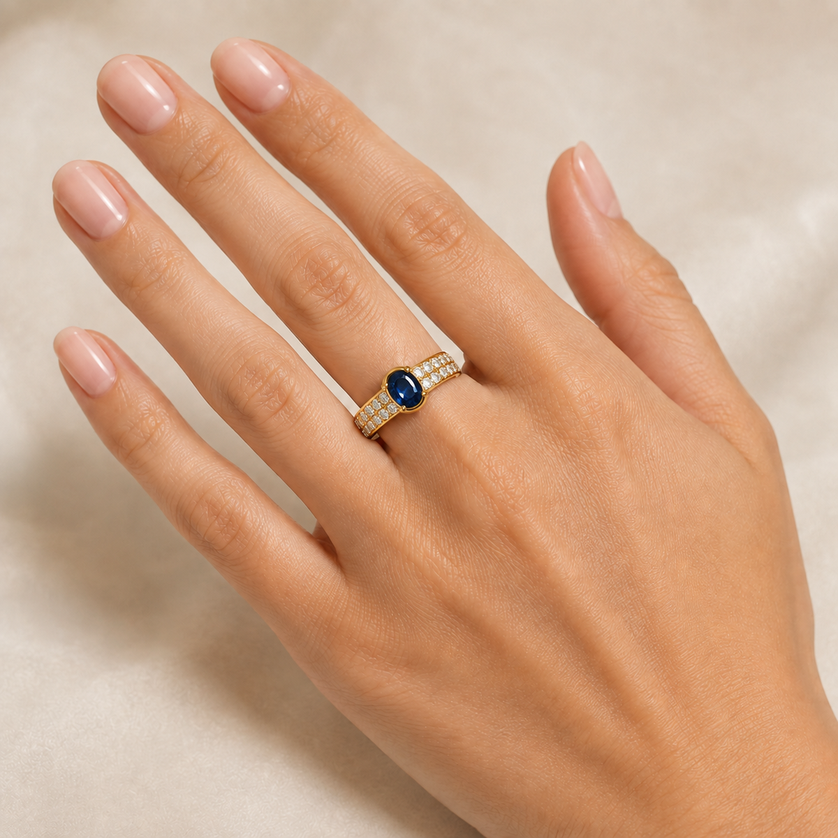 Bague “Nuit Royale” en or jaun, saphir de ceylan et diamants