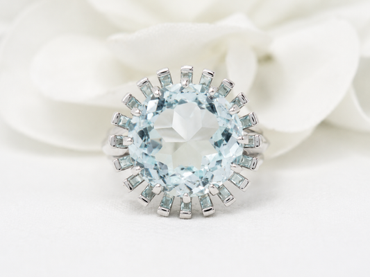 Bague vintage en or blanc et aigue marine