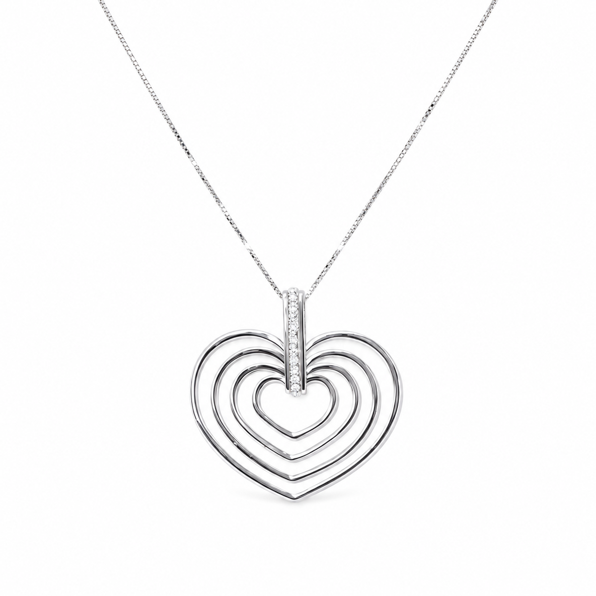 Collier 4 cœurs imbriqués en or blanc 750 et diamants