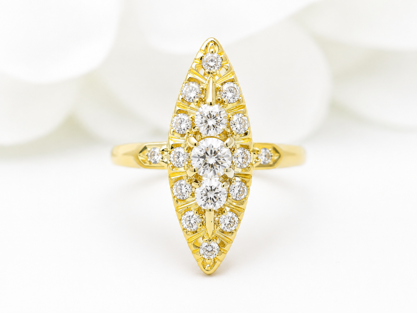 Bijou ancien en or jaune et diamants
