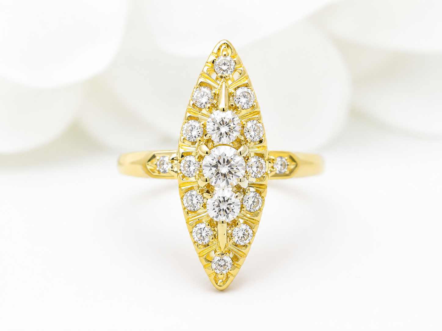 Bijou ancien en or jaune et diamants
