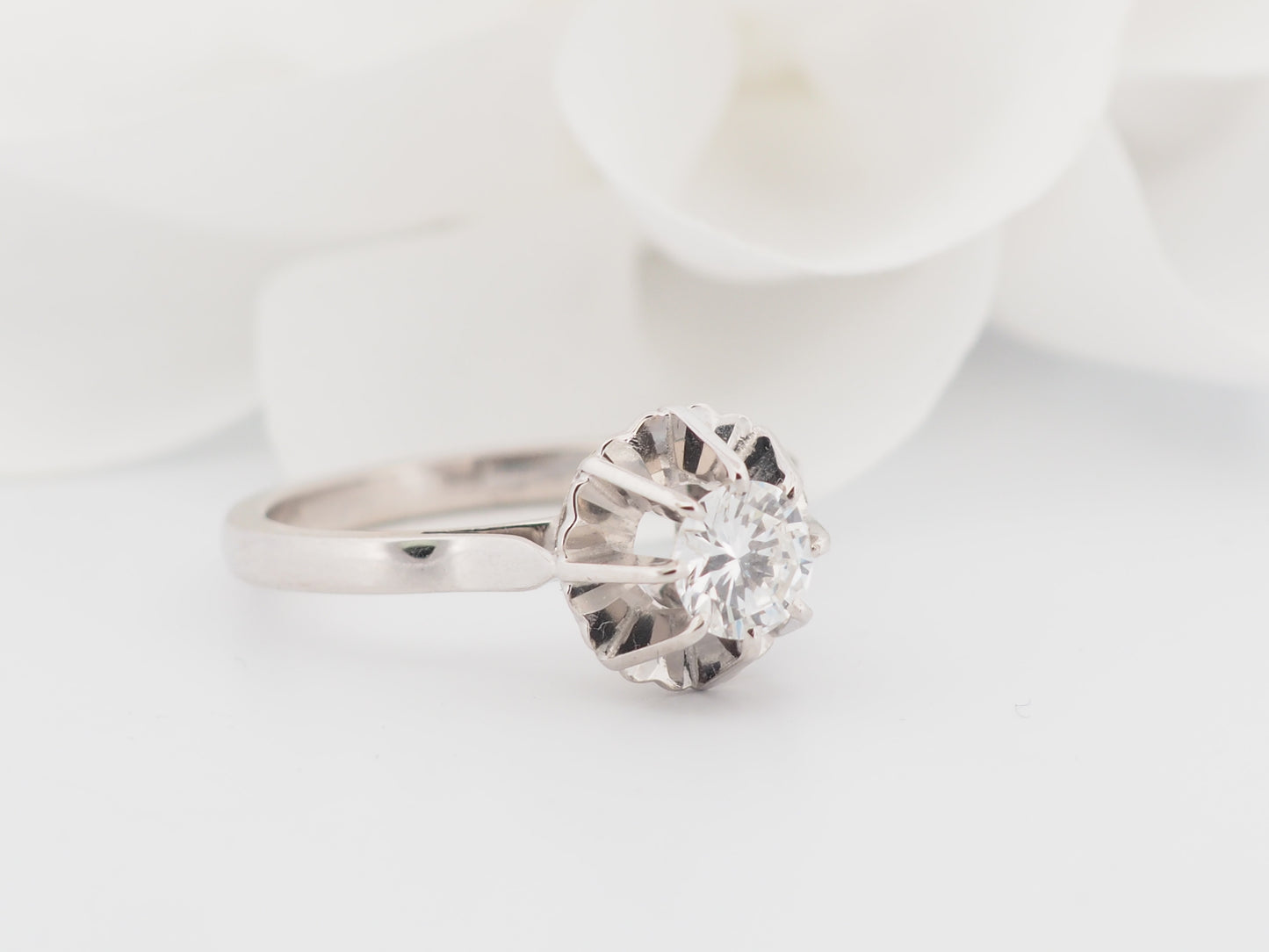 Bague solitaire en or blanc et diamant