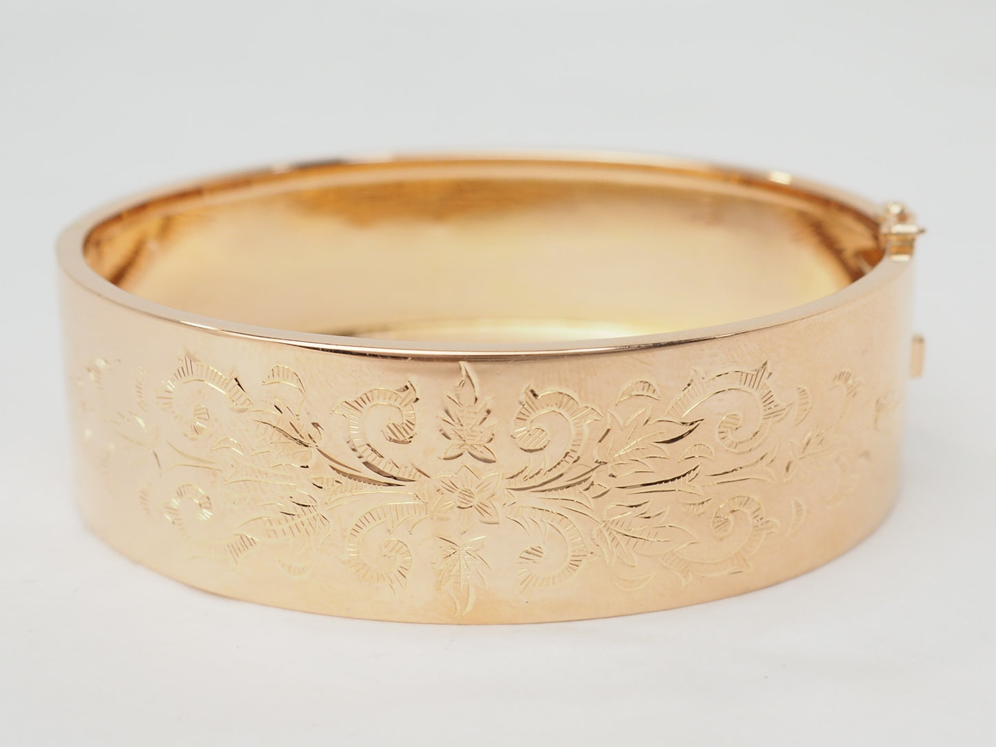 Bracelet ancien à décor floral en or rose