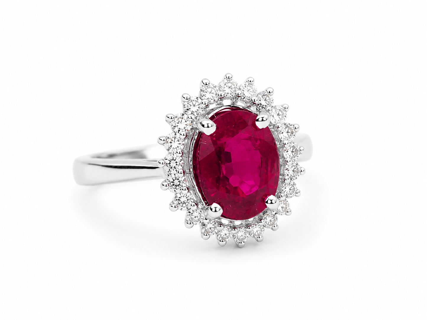Bague entourage en or blanc, rubis 2,50ct et diamants