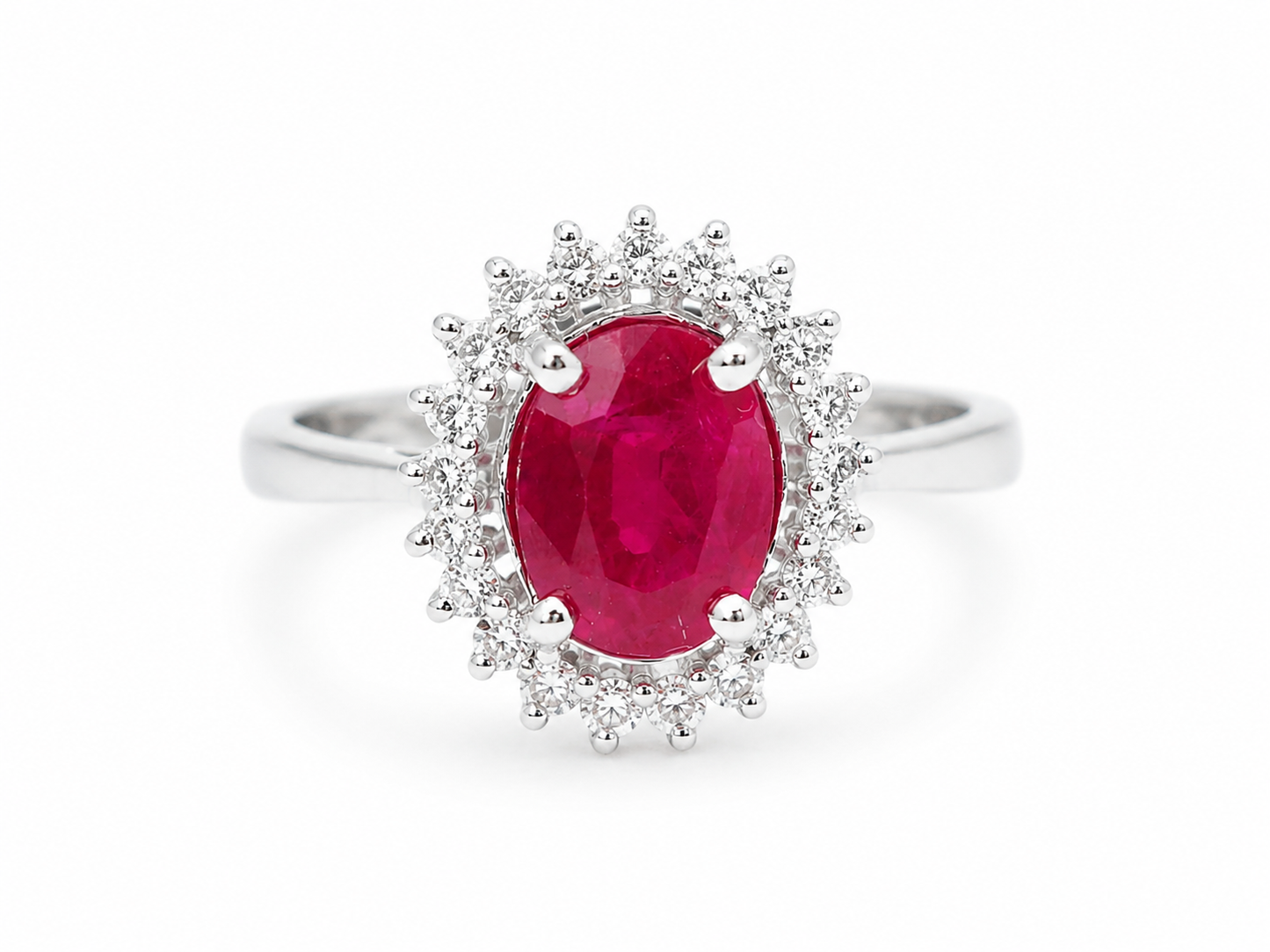 Bague entourage en or blanc, rubis 2,50ct et diamants
