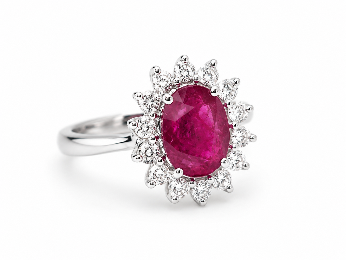 Bague entourage en or blanc, rubis 1,91ct et diamants