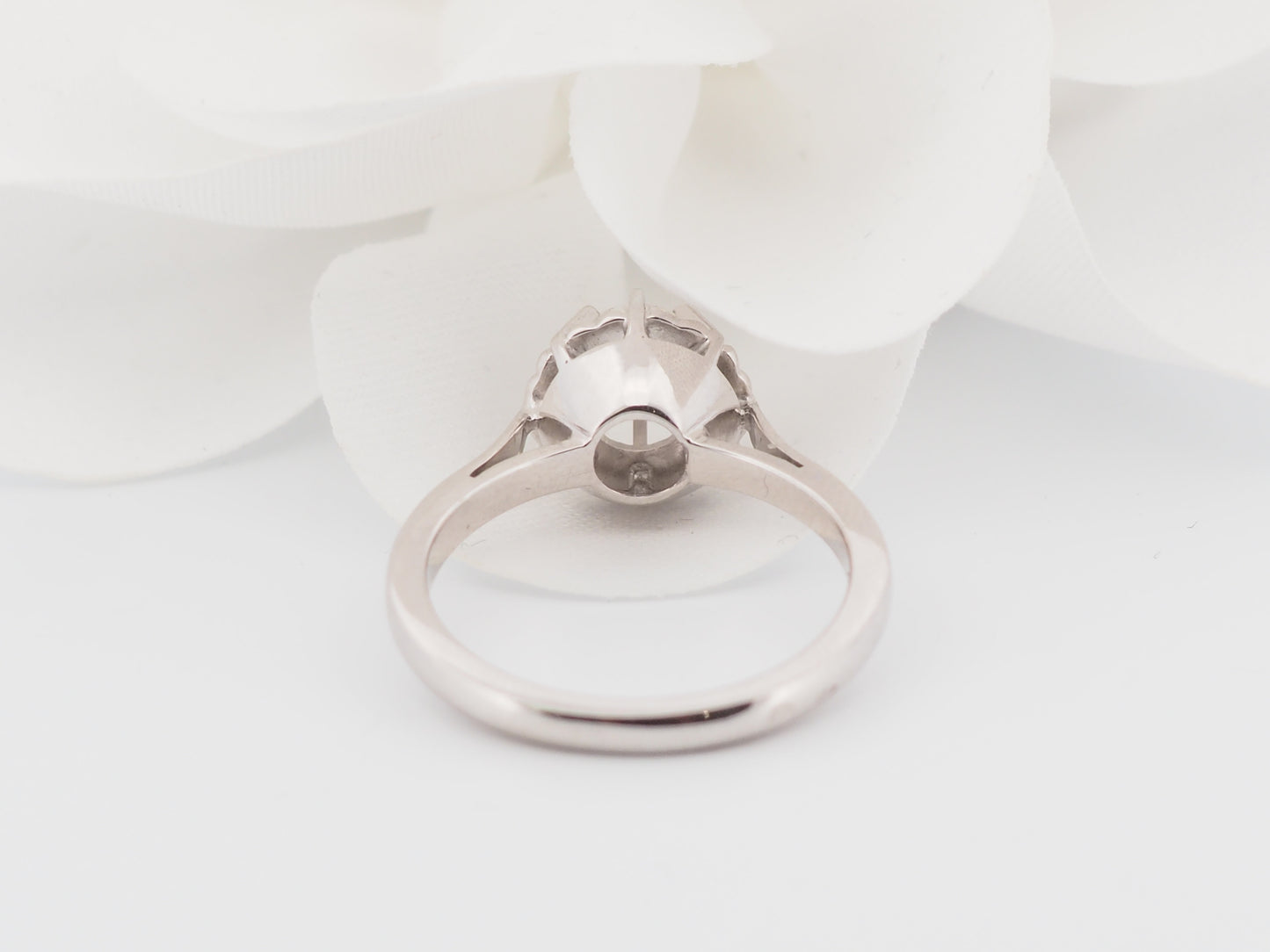 Bague solitaire en or blanc et diamant