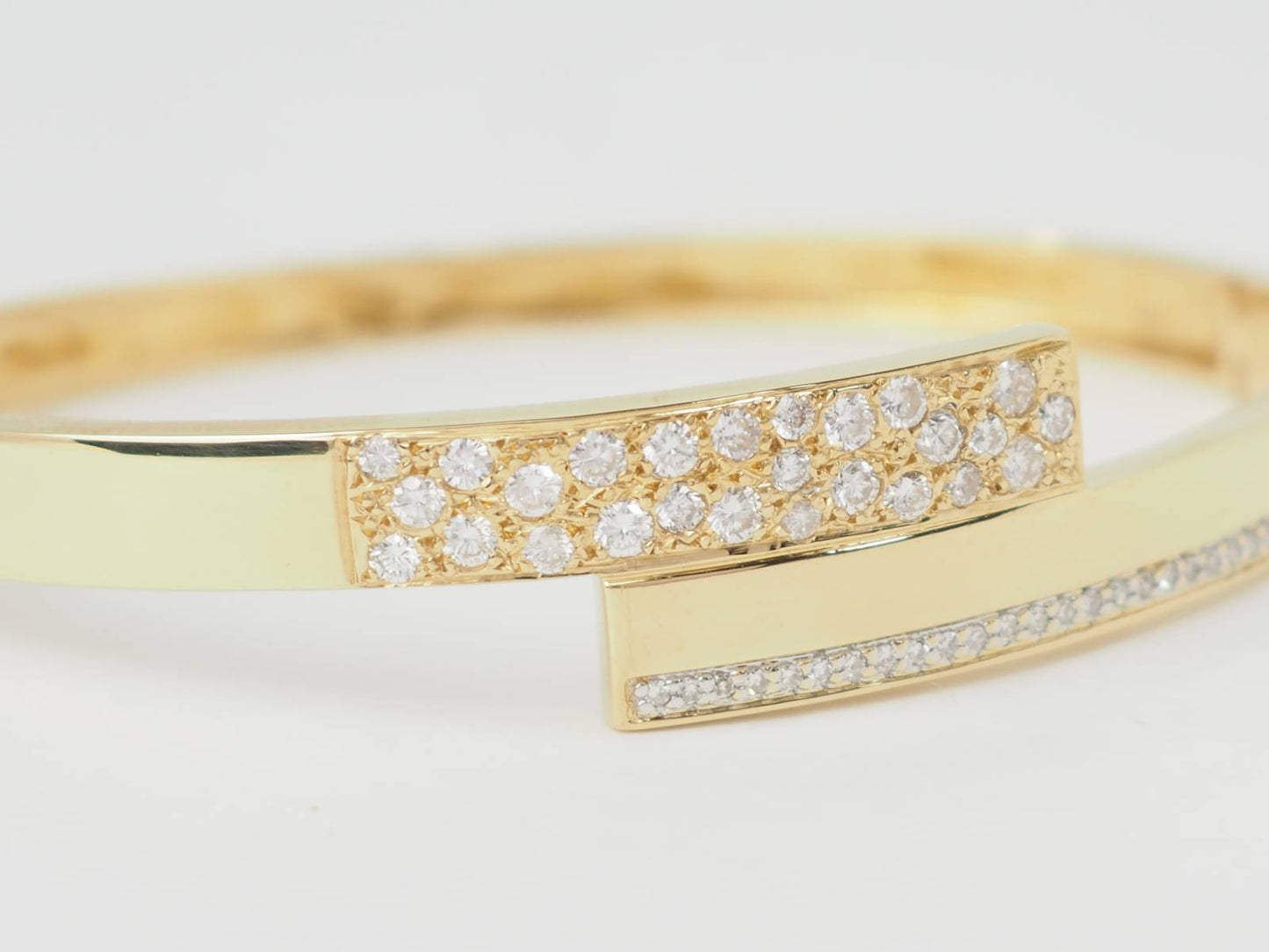 Bracelet Jonc plat ouvrant or jaune et diamants