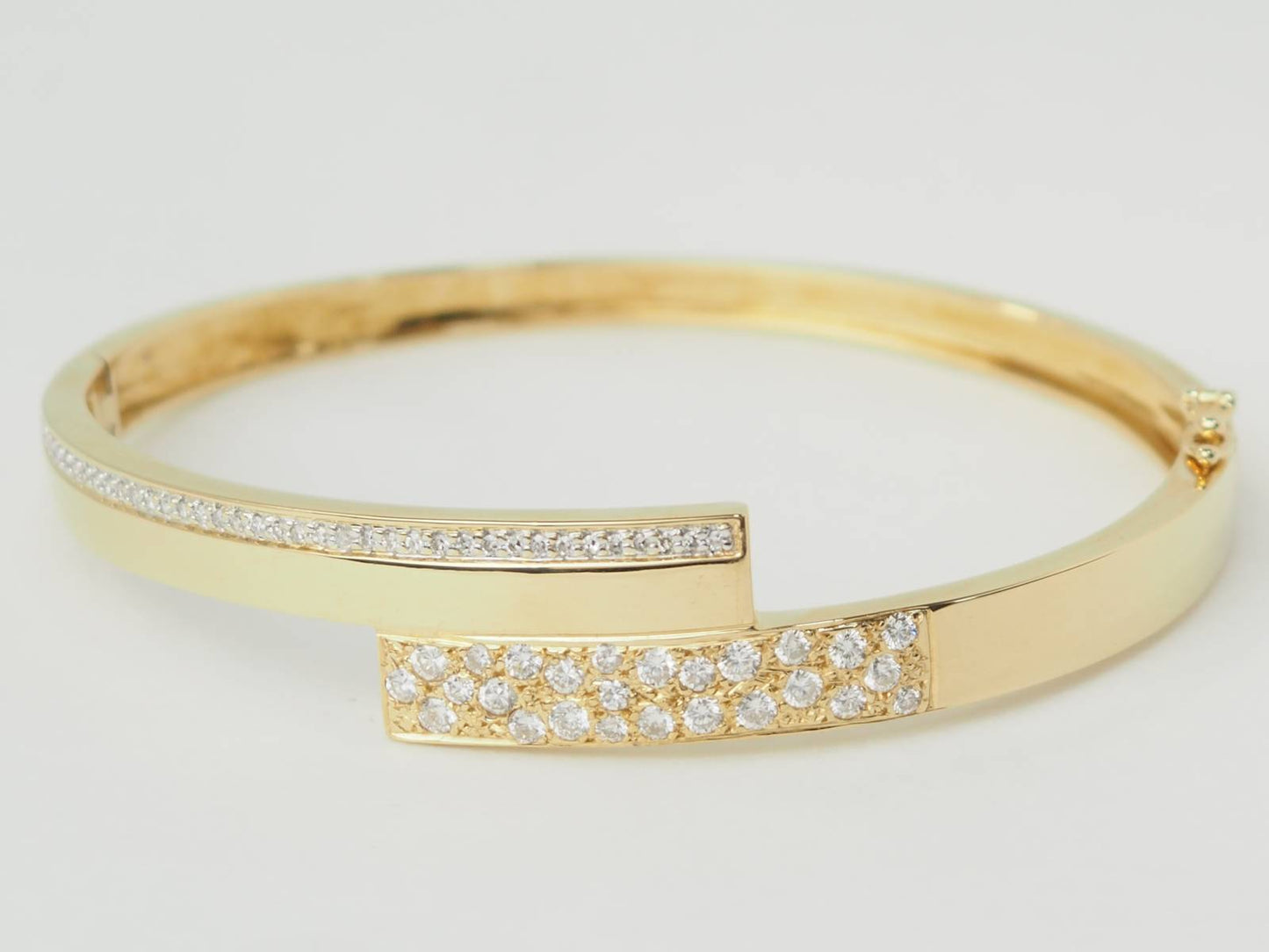 Bracelet Jonc plat ouvrant or jaune et diamants