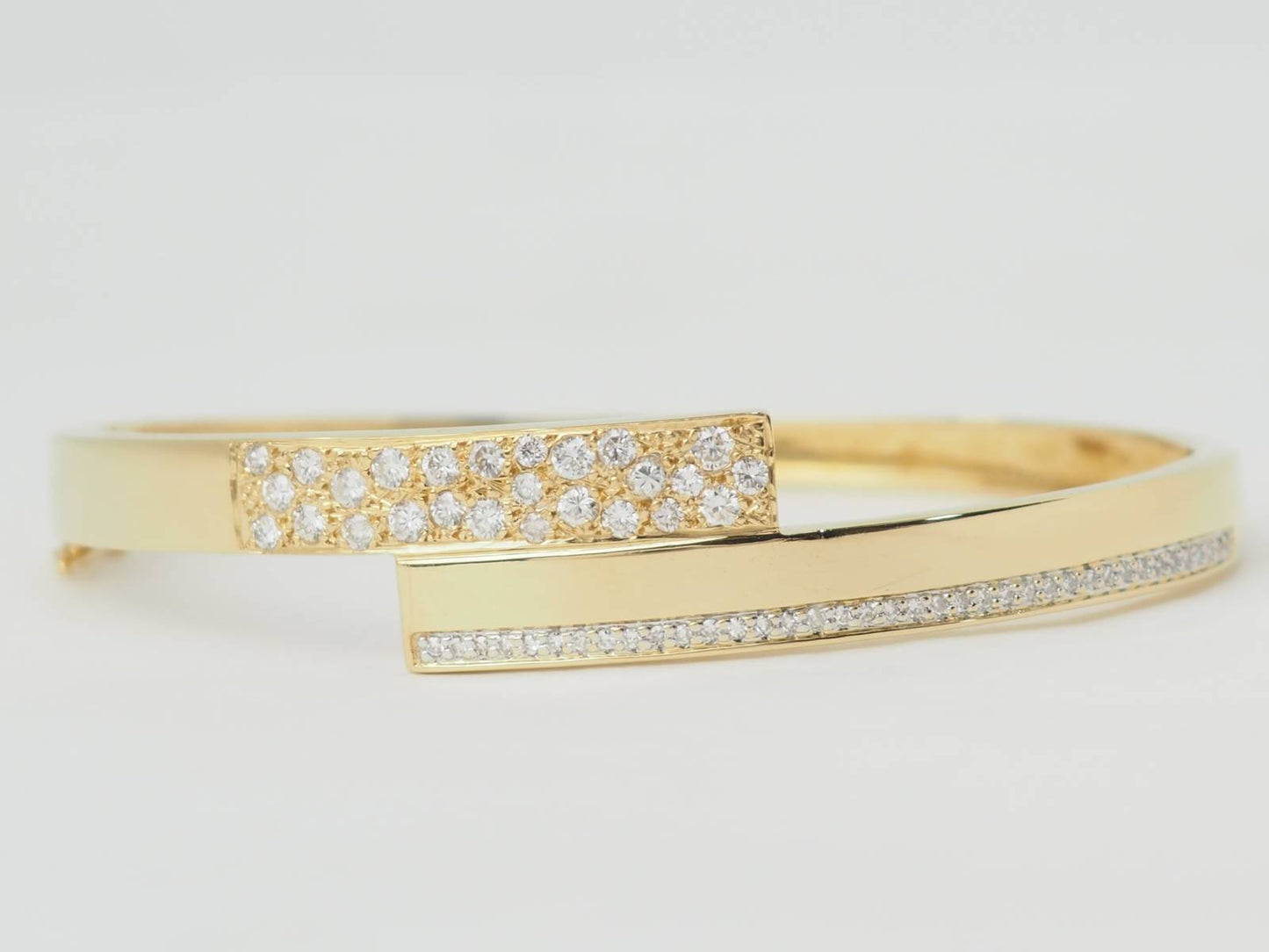 Bracelet Jonc plat ouvrant or jaune et diamants