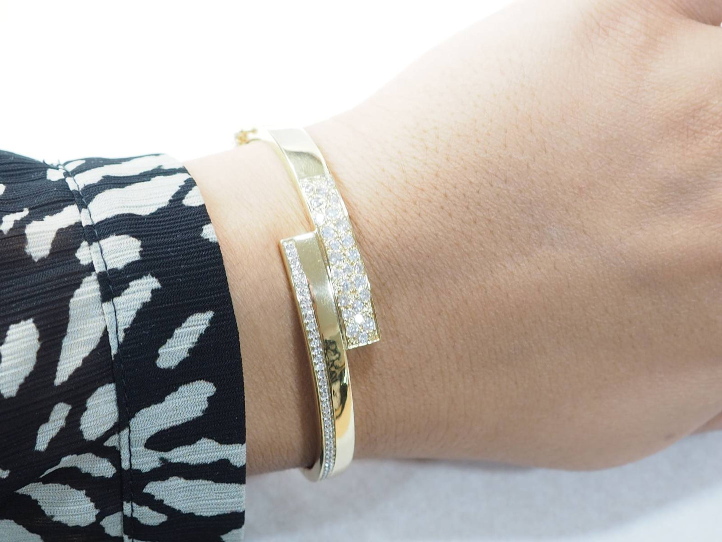 Bracelet Jonc plat ouvrant or jaune et diamants