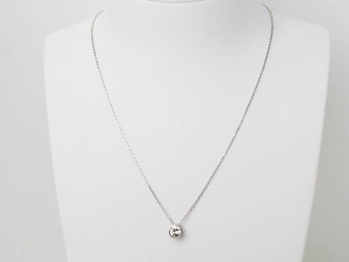 Collier solitaire en or blanc et diamant 0.77ct