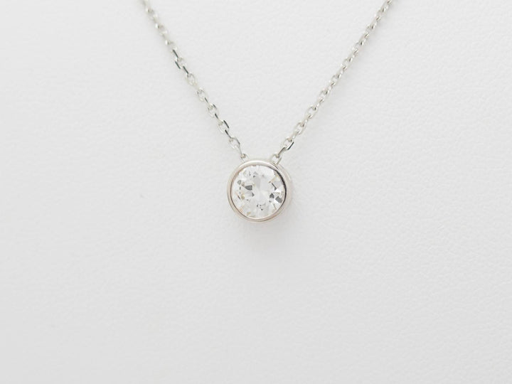 Collier solitaire en or blanc et diamant 0.77ct