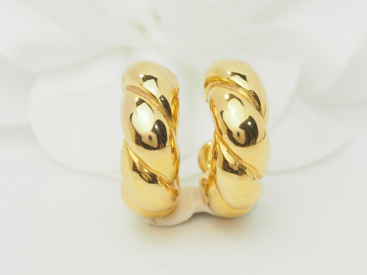 Boucles d'oreilles créoles torsadées en or jaune