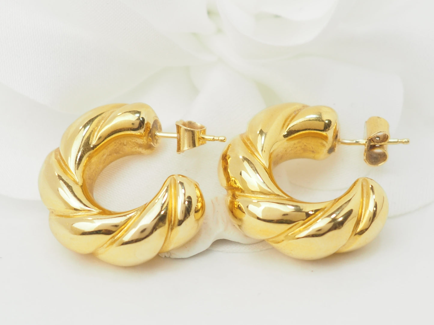 Boucles d'oreilles créoles torsadées en or jaune