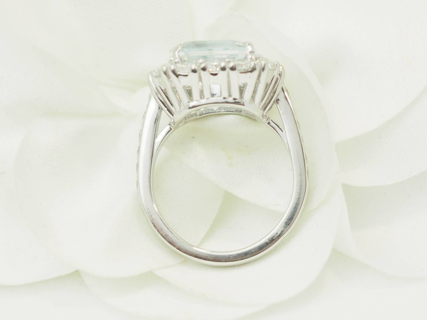 Bague entourage aigue-marine naturelle non traitée 6 ct diamants E VS1