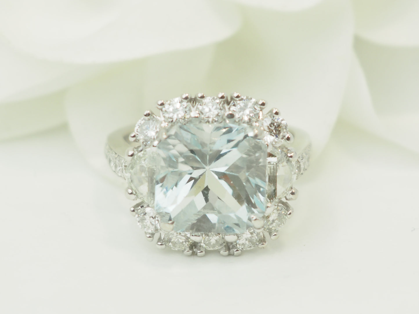 Bague entourage aigue-marine naturelle non traitée 6 ct diamants E VS1