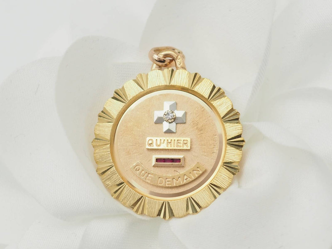 Pendentif Augis en or jaune, rubis et diamant