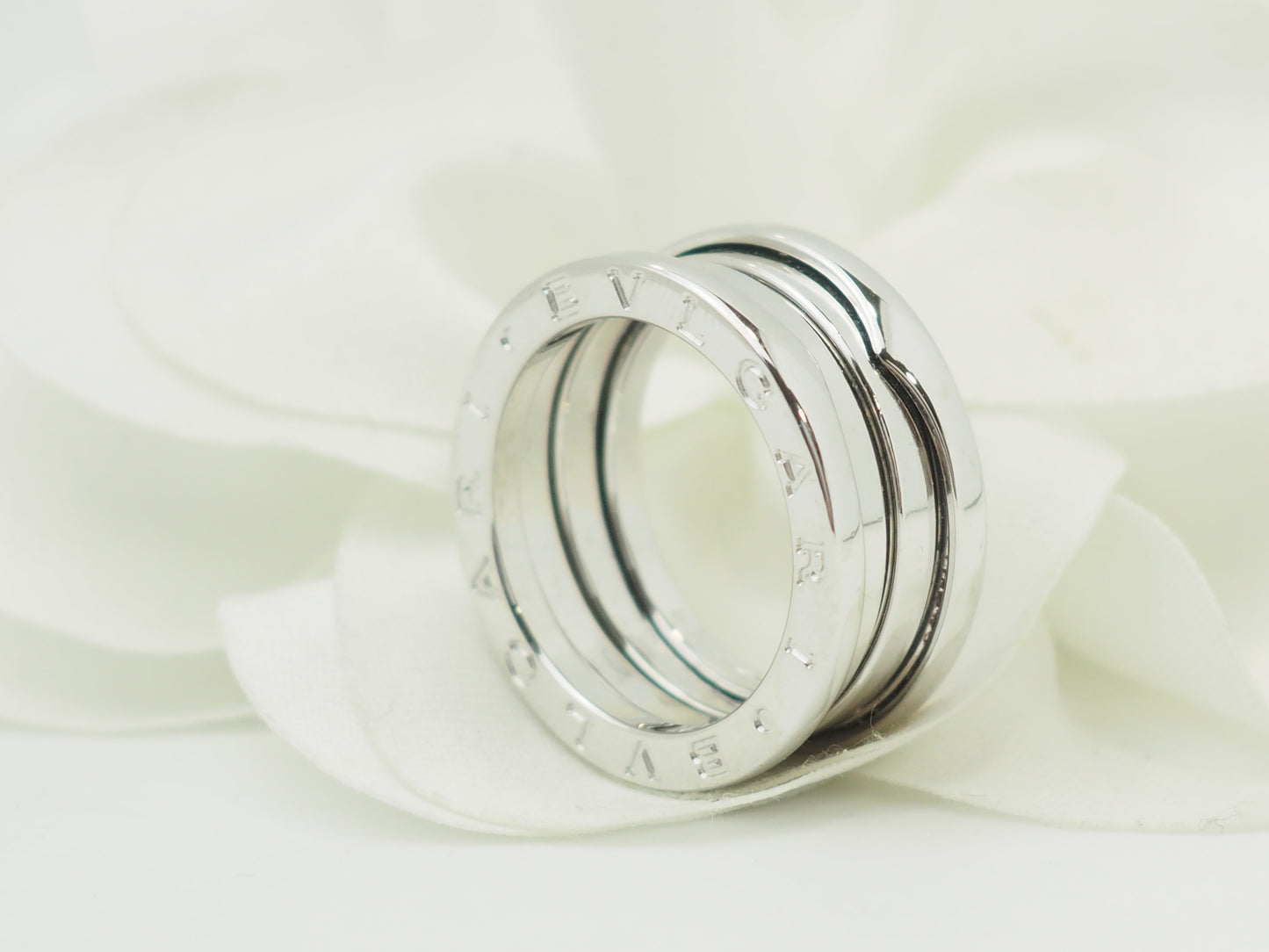 Bvlgari B.ZERO1 or blanc 750 largeur 8 mm