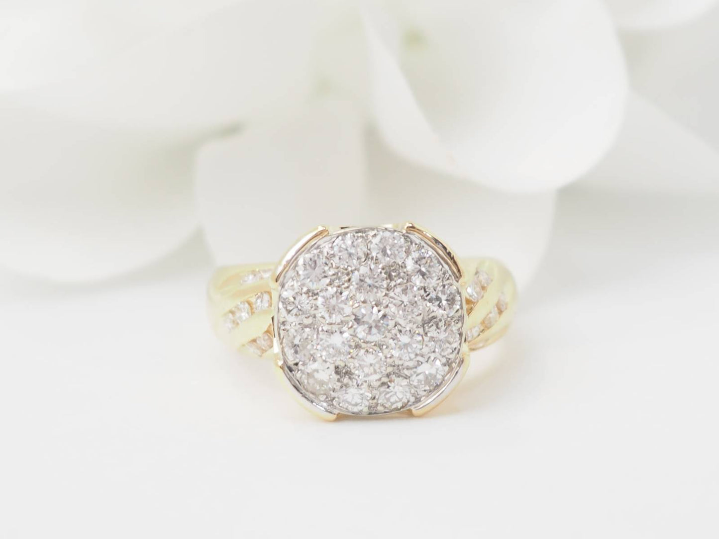 Bague en or jaune pavage de diamants