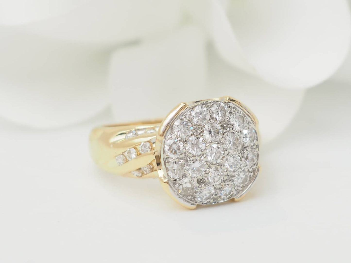 Bague en or jaune pavage de diamants