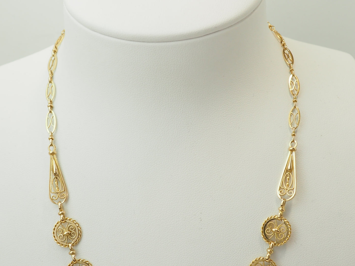 Collier draperie Art Nouveau en or jaune 18 carats – Filigranes