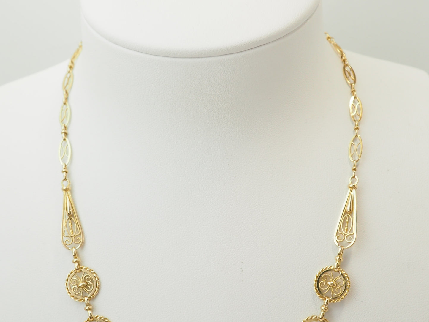 Collier draperie Art Nouveau en or jaune 18 carats – Filigranes