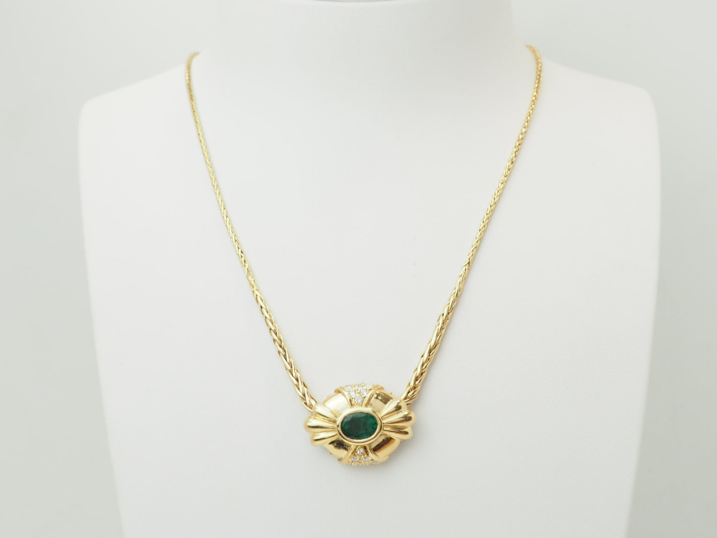 Pendentif or jaune 18 carats émeraude 1,20 ct et diamants