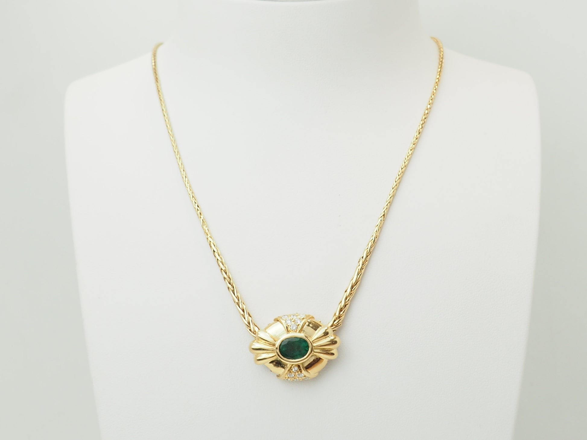 Pendentif or jaune 18 carats émeraude 1,20 ct et diamants