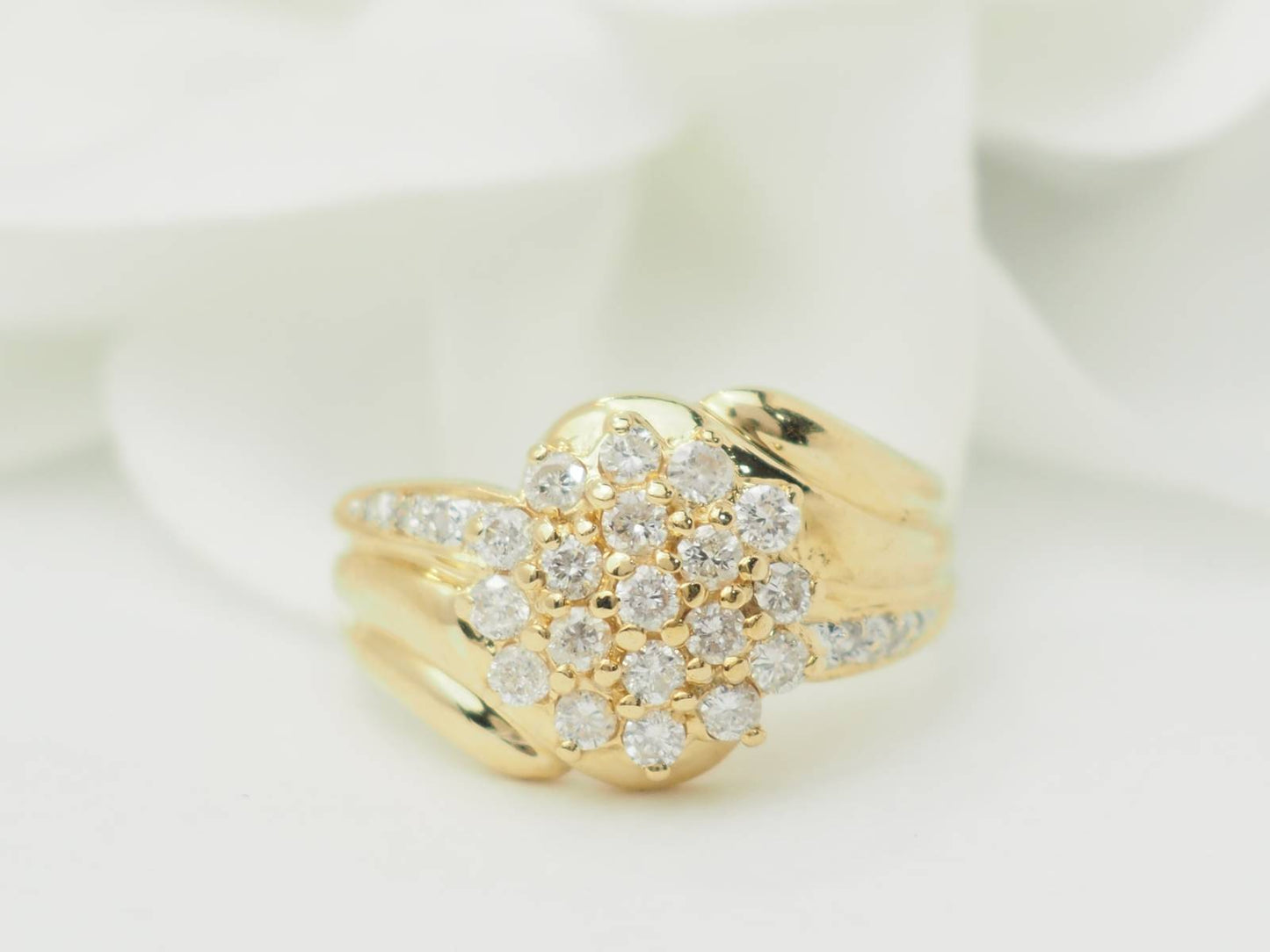 Bague en or jaune pavage de diamants