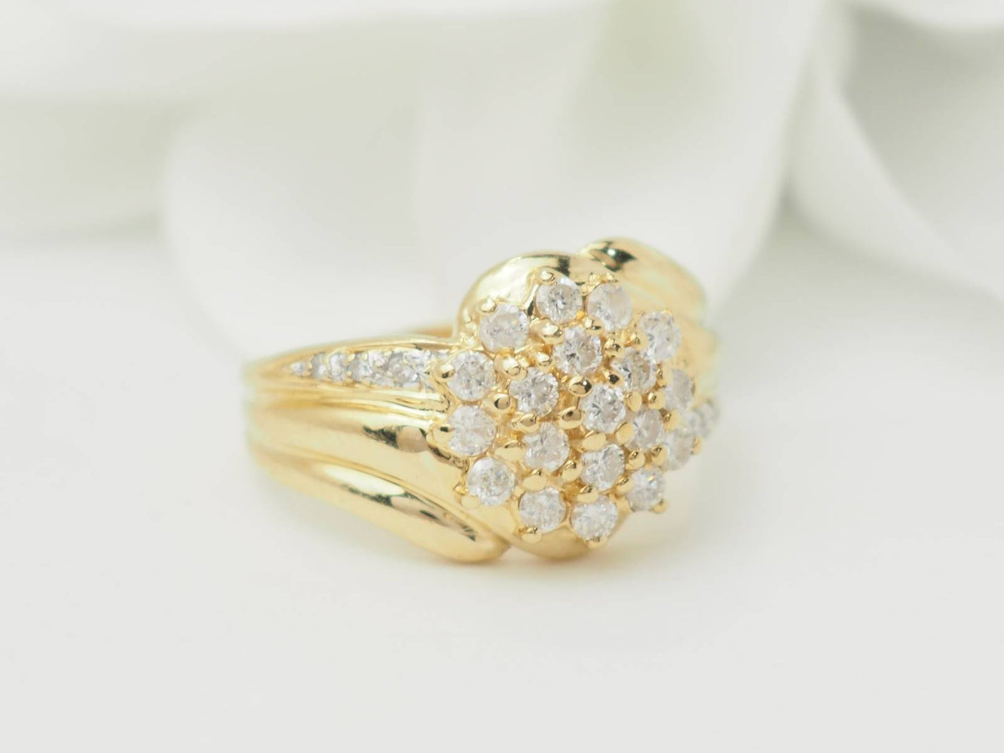 Bague en or jaune pavage de diamants