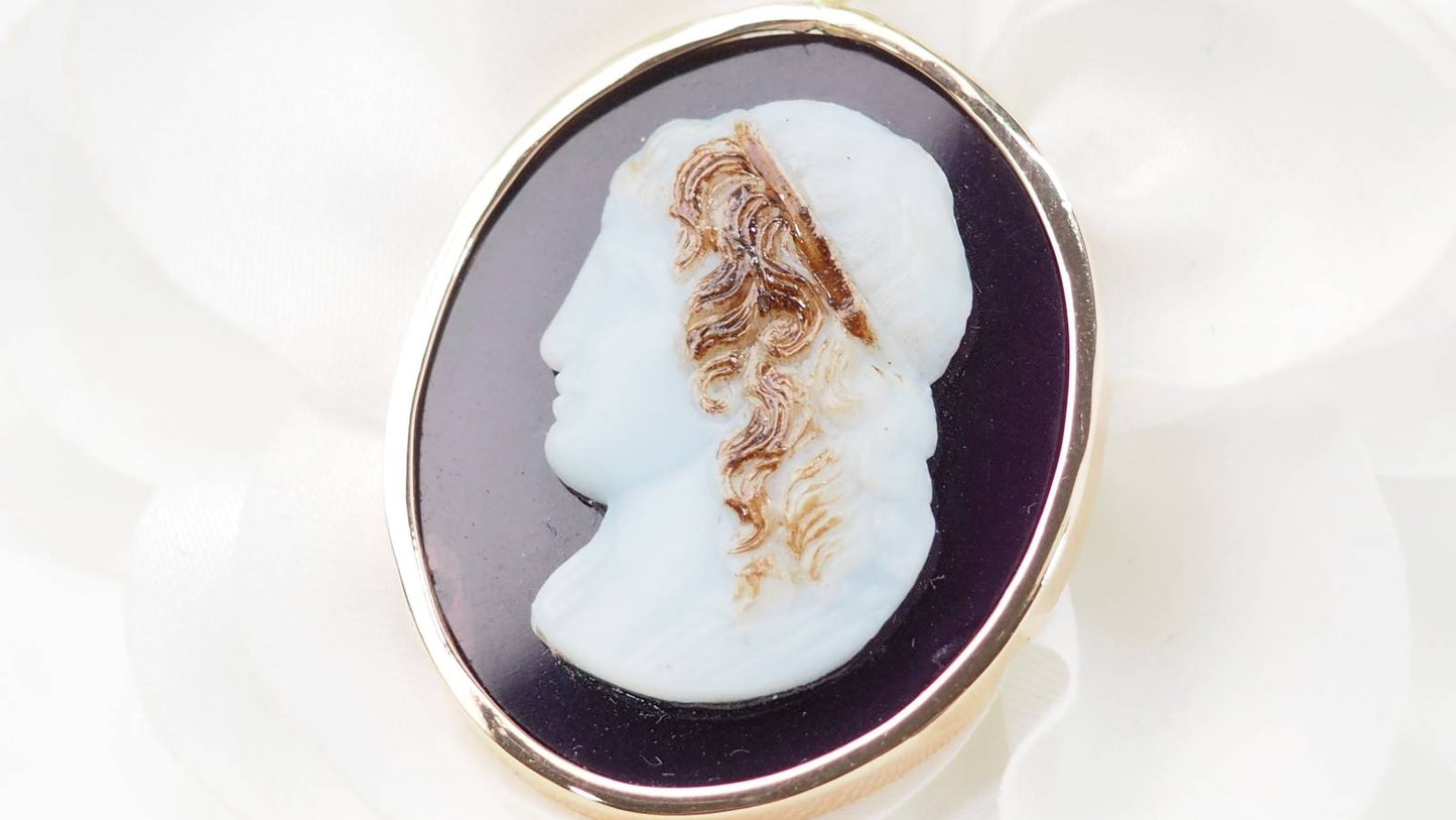 Pendentif camée sur agate