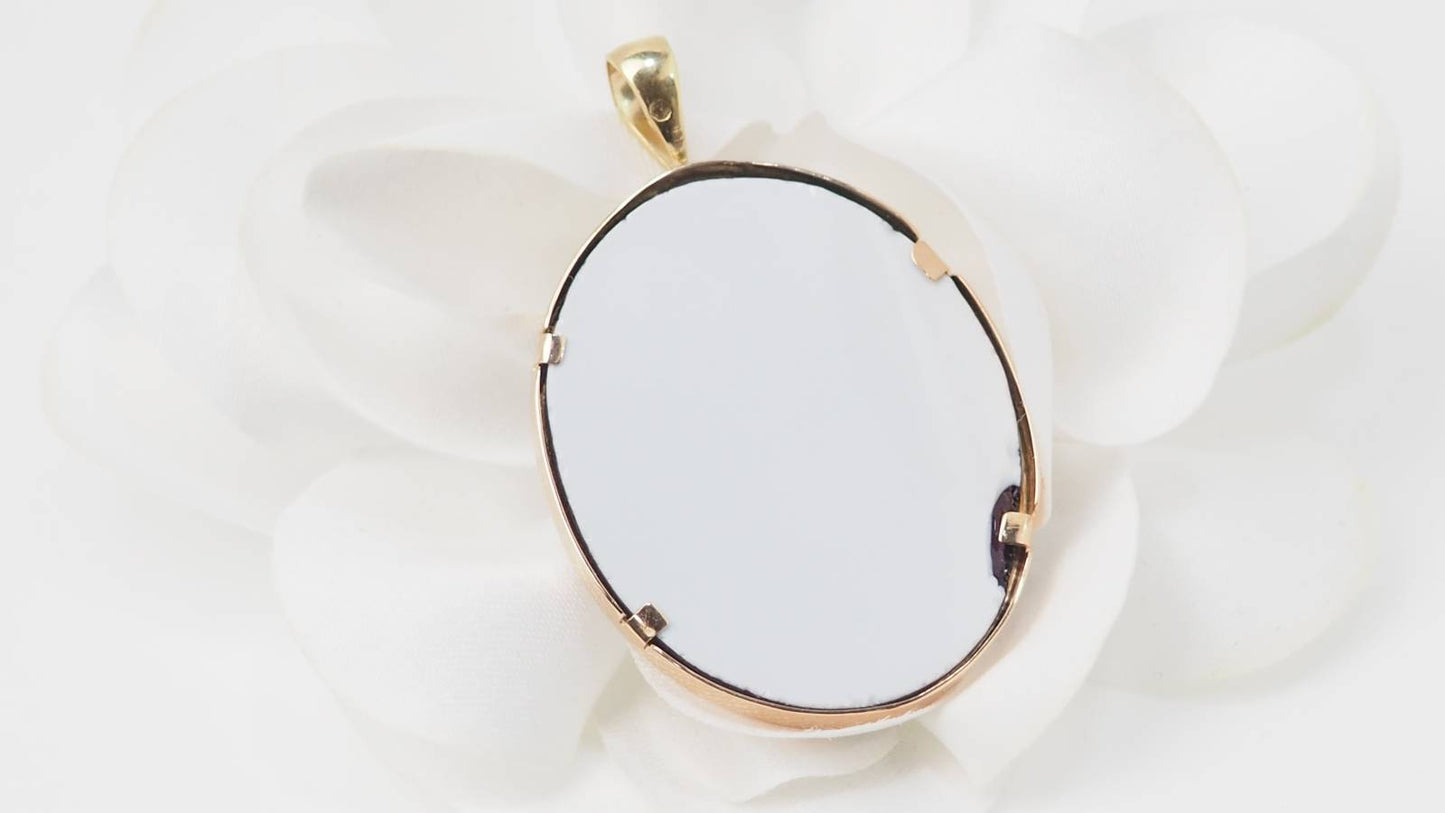Pendentif camée sur agate