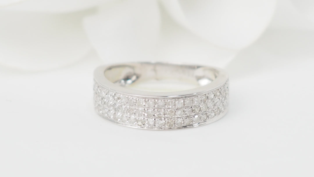 Bague ruban en or blanc et diamants