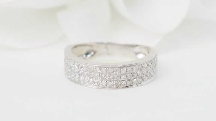 Bague ruban en or blanc et diamants