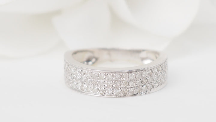 Bague ruban en or blanc et diamants