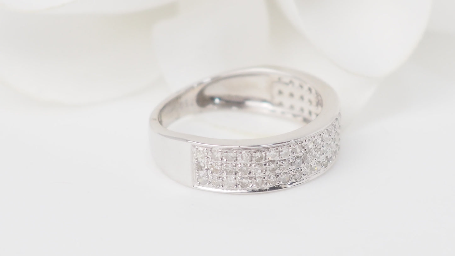 Bague en or blanc et diamants