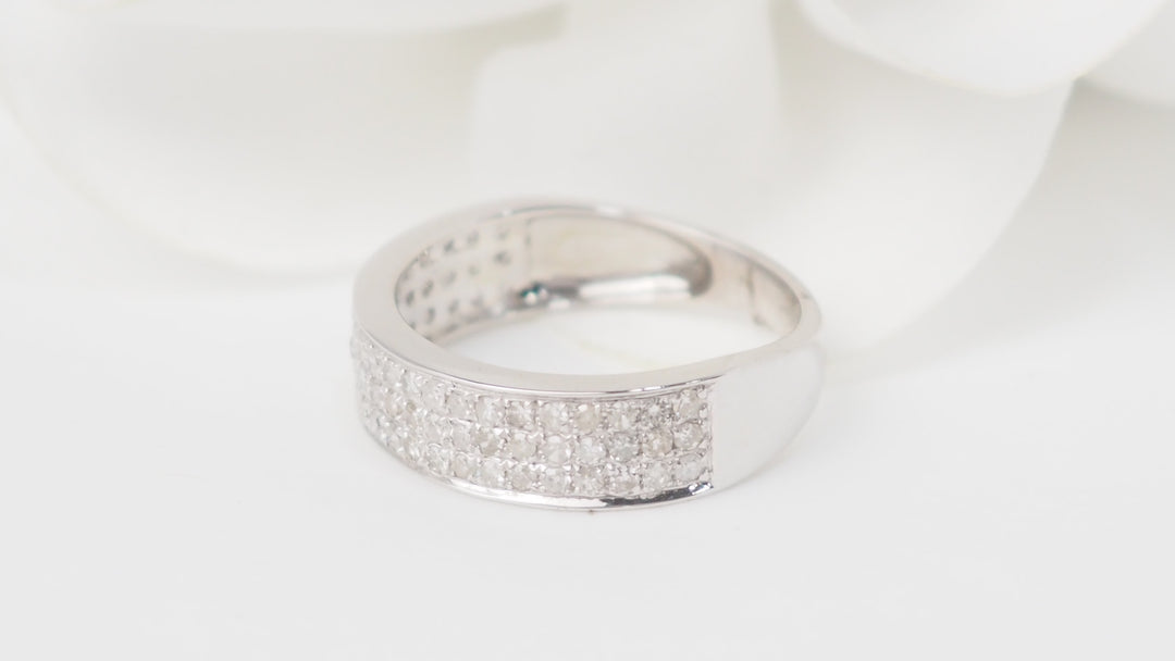 Bague ruban en or blanc et diamants